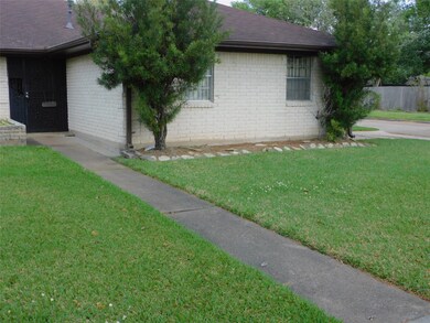 10327 Kirkglen Dr, Houston, TX 77089 - photo 3