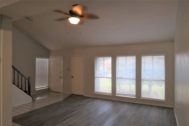 15326 Mcconn St, Webster, TX 77598 - photo 5