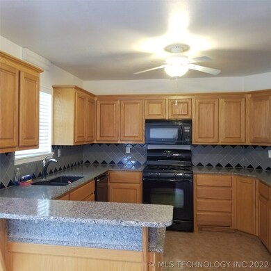 Granite counter tops, bar seating.