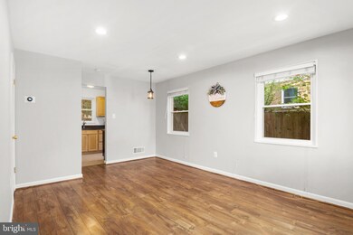 5867 Blaine Dr, Alexandria, VA 22303 - photo 6