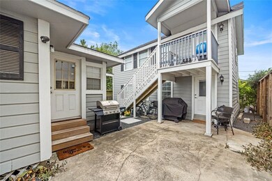 813 Alexander St unit 2/2, Houston, TX 77007 - photo 2