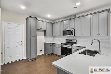 101 Sadie Cir, New Brunswick, NJ 08901 - photo 5