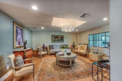 005_Living Room