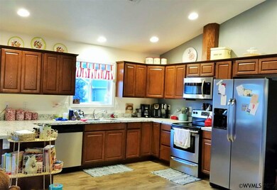 38821 SW 3rd Ave, Scio, OR 97374 - photo 3