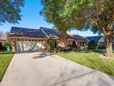 2253 Farrington Ln, Hurst, TX 76054 - photo 2