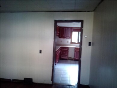 Entry/Foyer.