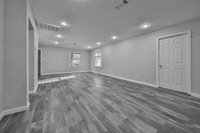 7535 Dixie Dr, Houston, TX 77087 - photo 4