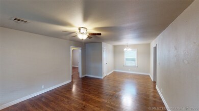 1010 E Jackson - Living Room & Dining Room