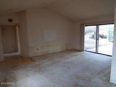 021-890160 - Living Room II