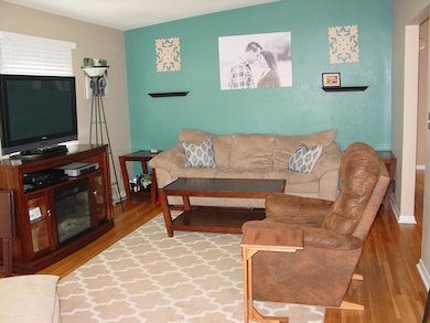 1006 S 18th St, Grand Forks, ND 58201 - photo 2