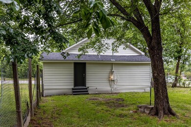 1407 N Kaufman St, Ennis, TX 75119 - photo 2