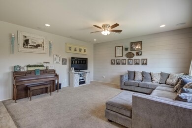 3414 E Riverdale St-20