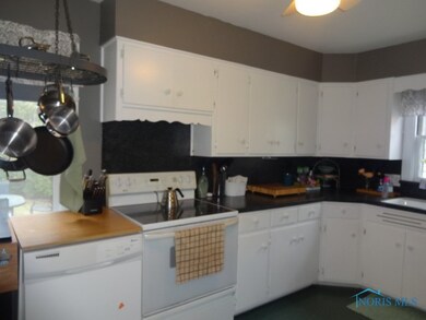 Nice and bright kitchen.