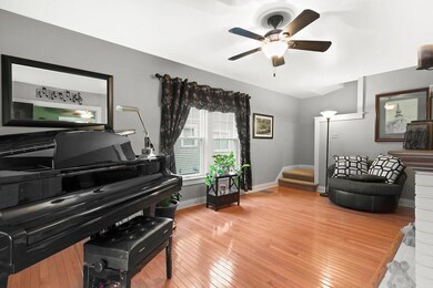 Living Room w/newer hardwood floors