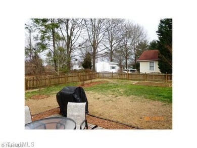 Yard/Garden. Backyard