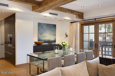 2504_one_willow_bridge_26_interior_dinin