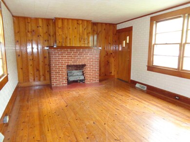 2312 Athol St, Clifton Forge, VA 24422 - photo 2