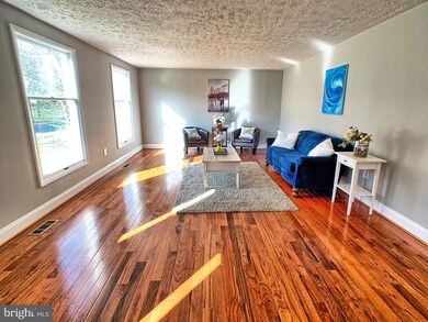 8808 Cardinal Forest Cir, Laurel, MD 20723 - photo 2