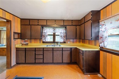 3407 E Aurora Ave, Des Moines, IA 50317 - photo 5