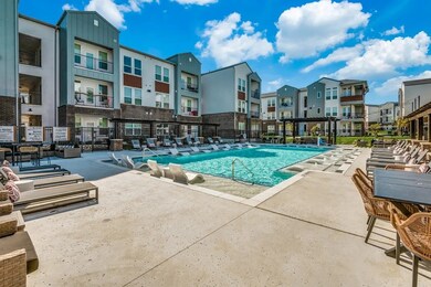 2201 Creekview Dr unit 924, Waco, TX 76711 - photo 2