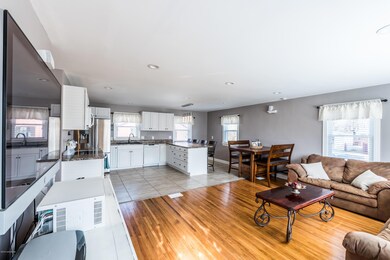 9209 Hudson Ln, Louisville, KY 40291 - photo 3