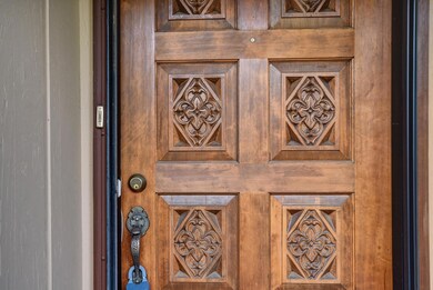 1046 S Peach Tree Ave-37