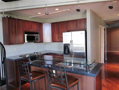 Spacious kitchen with breakfast bar, stainless ste