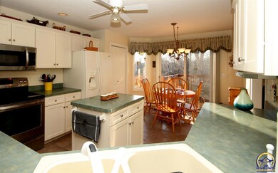 4017 SW Stonybrook Dr, Topeka, KS 66610 - photo 4