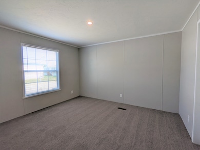 647 Oregon unit 647, Belleville, MI 48111 - photo 7