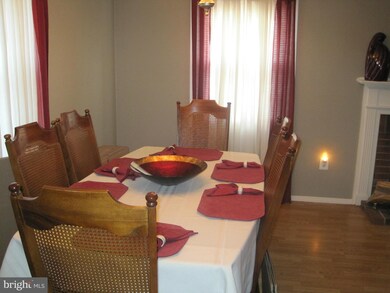 12215 Rolling Hill Ln, Bowie, MD 20715 - photo 4