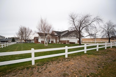 1445 19th St, Havre, MT 59501 - photo 5