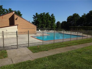 991 Village Round unit B, Allentown, PA 18106 - photo 2