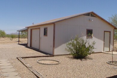 Huge garage & cooled workshop