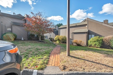 81 Hollister Way N, Glastonbury, CT 06033 - photo 2