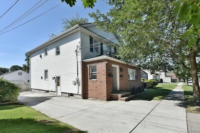 119 Sheridan Ave, Williston Park, NY 11596 - photo 2