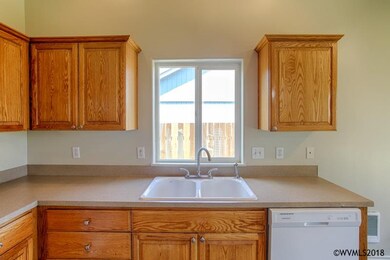 1323 S 6th St, Independence, OR 97351 - photo 6