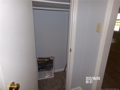 FOYER COAT CLOSET