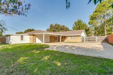 425 W Pleasantview Dr, Hurst, TX 76054 - photo 4