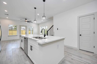 926 Granville Dr, Houston, TX 77091 - photo 6