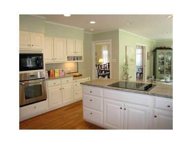 1015 Hawthorne Dr, Columbus, IN 47203 - photo 6