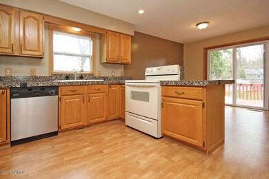 611 Glenview Cir, Plainwell, MI 49080 - photo 5