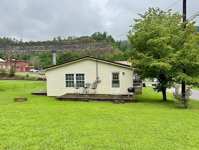 158 Caloric Rd, Mullens, WV 25882 - photo 7