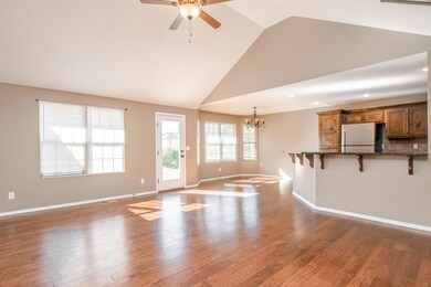 Nicole 1004 E Highview Dr 6