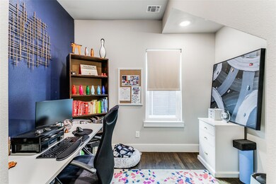 5914 Lindell Ave unit 200, Dallas, TX 75206 - photo 3