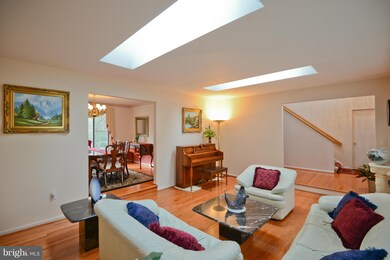 10403 Woodbury Woods Ct, Fairfax, VA 22032 - photo 7