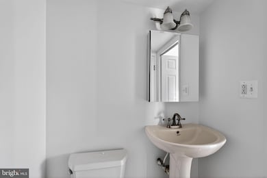 800 South Ave unit B4, Secane, PA 19018 - photo 7