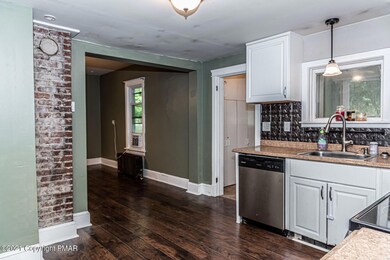 1136 Greenway Ave, Stroudsburg, PA 18360 - photo 6