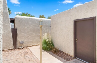 Front Entry Courtyard3