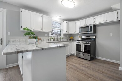 736 Hypine Rd, Dracut, MA 01826 - photo 3