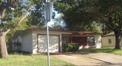 1101 Indian Hills Dr, Grand Prairie, TX 75051 - photo 2